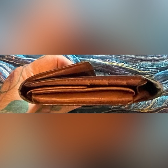 Louis Vuitton long wallet. Measures approximately 7 x 4”. GUC - Picture 7 of 15